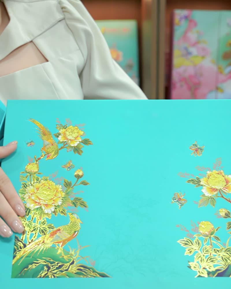 Hộp Trung thu Kim Hoa Ngọc Nguyệt màu xanh ngọc ép nhũ vàng